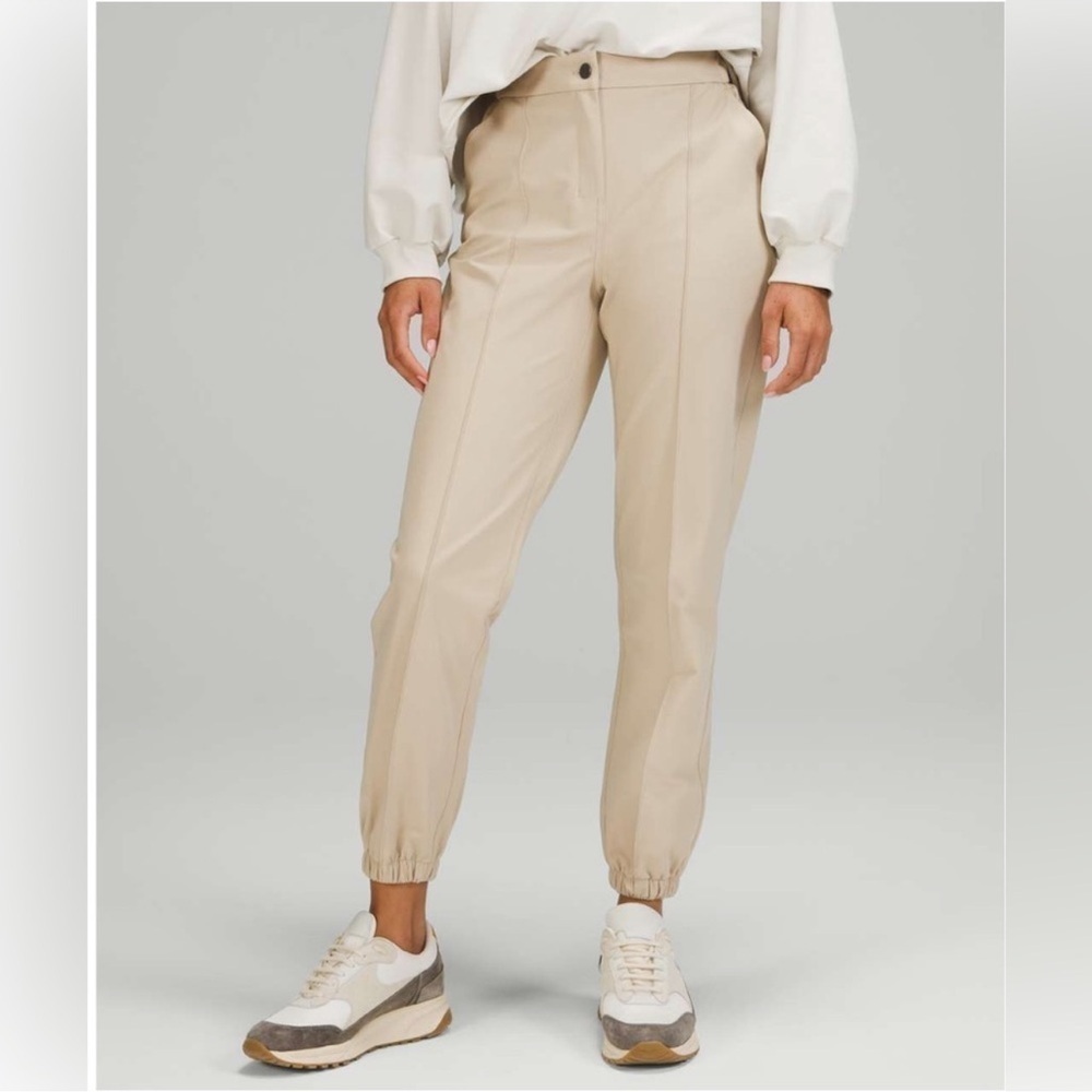 EUC - Lululemon Warpstreme™ High-Rise 7/8 Jogger - Size 33